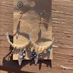 Earrings hoop with turquoise and feather
